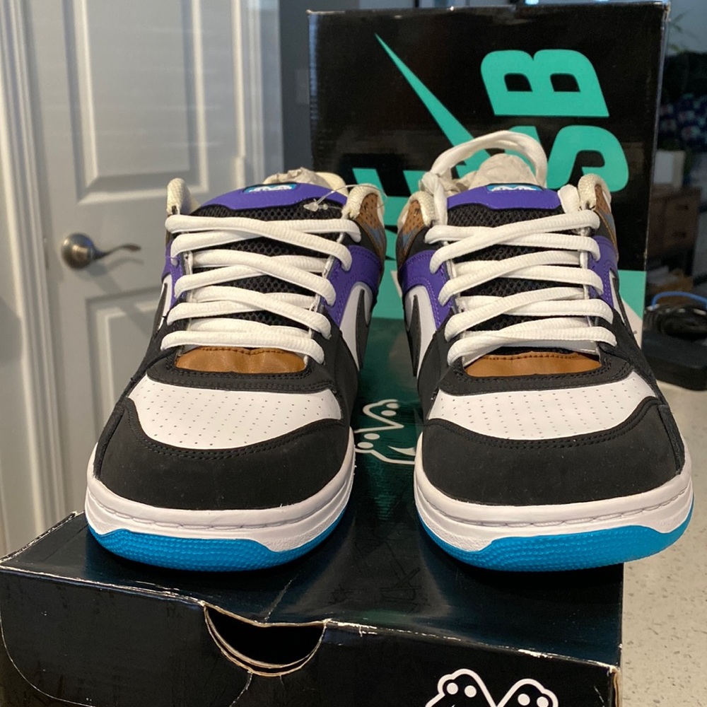 Nike Air Zoom Oncore “Comic”